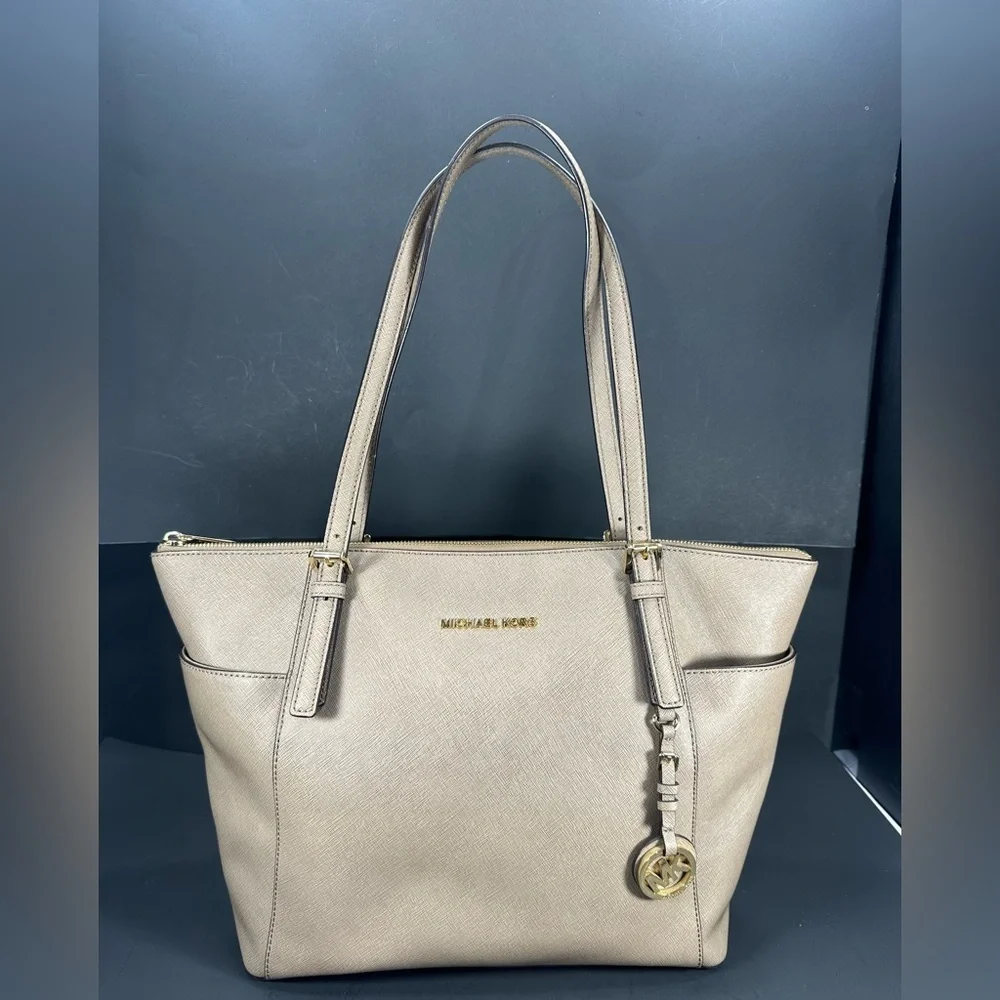 Michael Kors Beige Tote Bag pre owned Exellent condition